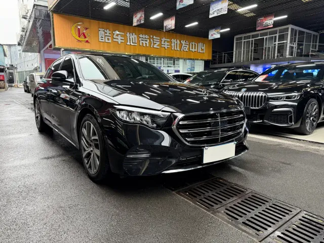 Mercedes-Benz E-Class — Фото автомобиля 3