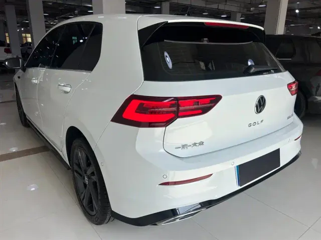 Volkswagen Golf — Фото автомобиля 6