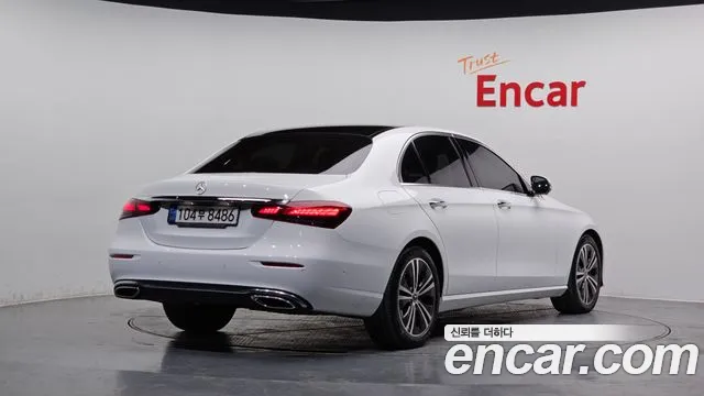 Mercedes-Benz E-Class — Фото автомобиля 2