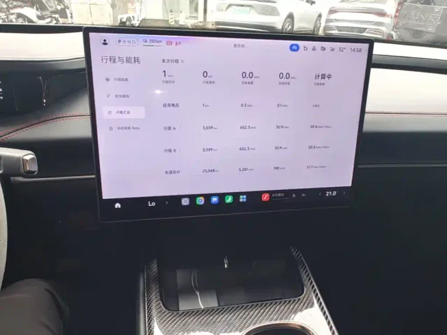 Xiaomi SU7 Ultra — Фото автомобиля 12