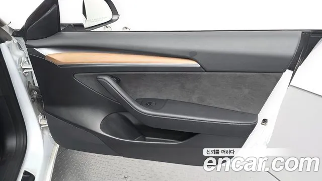 Tesla Model 3 — Фото автомобиля 22