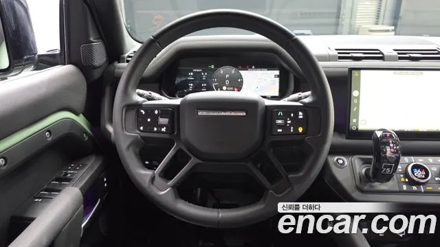 Land Rover Defender — Фото автомобиля 13