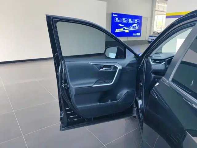 Toyota RAV4 — Фото автомобиля 7