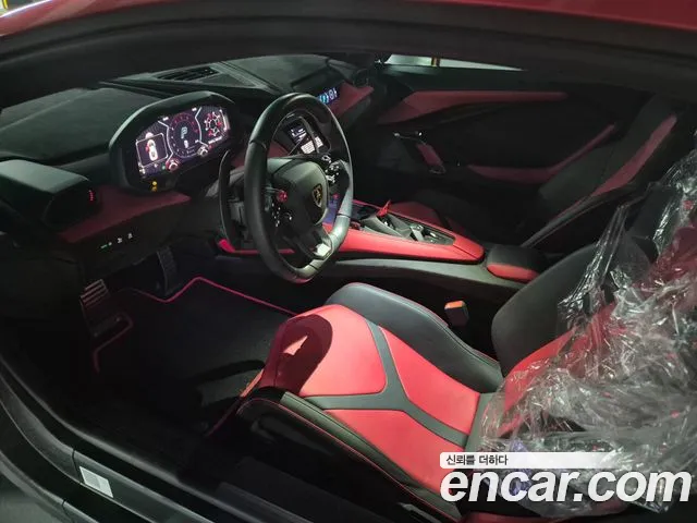 Lamborghini Revuelto — Фото автомобиля 10