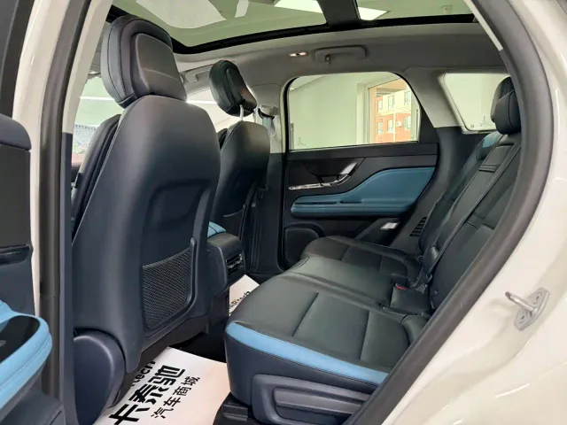 Lincoln Corsair — Фото автомобиля 9