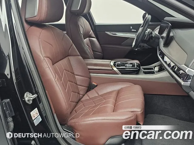 BMW 7 Series G70 — Фото автомобиля 10