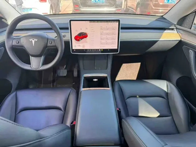 Tesla Model Y — Фото автомобиля 5
