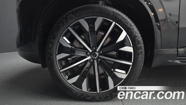 Volvo XC90 — Фото автомобиля 5