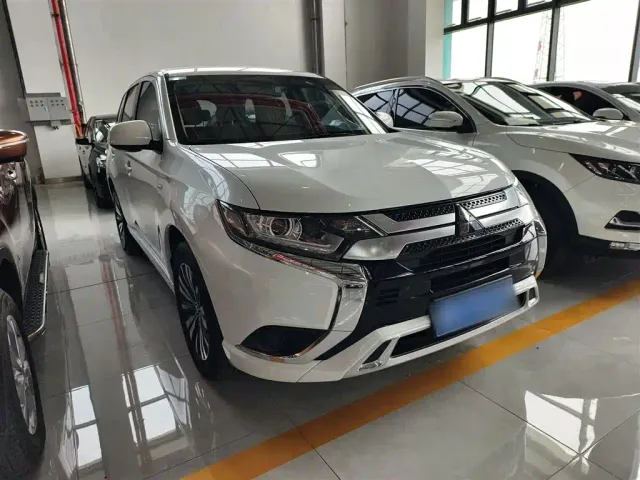 Mitsubishi Outlander — Фото автомобиля 8