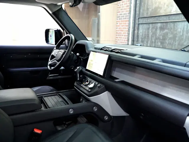 Land Rover Defender — Фото автомобиля 8
