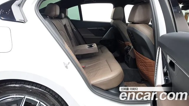 BMW 5 Series G60 — Фото автомобиля 17