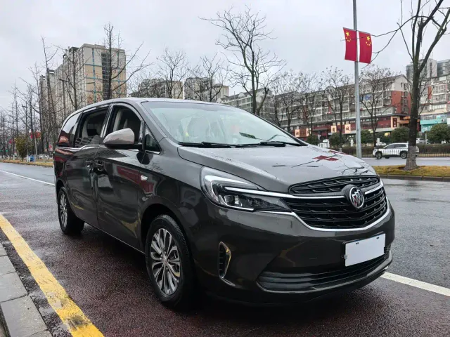 Buick GL8 — Фото автомобиля 3