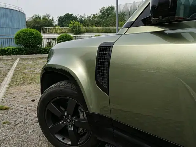 Land Rover Defender — Фото автомобиля 12