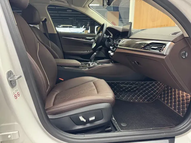 BMW 5 Series — Фото автомобиля 14