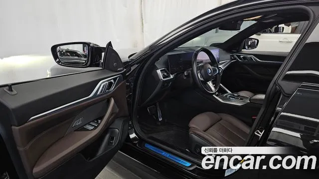BMW i4 — Фото автомобиля 3