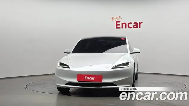 Tesla Model 3 — Фото автомобиля 3