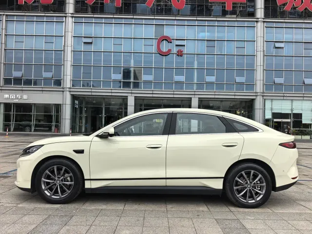 BYD Qin L — Фото автомобиля 4