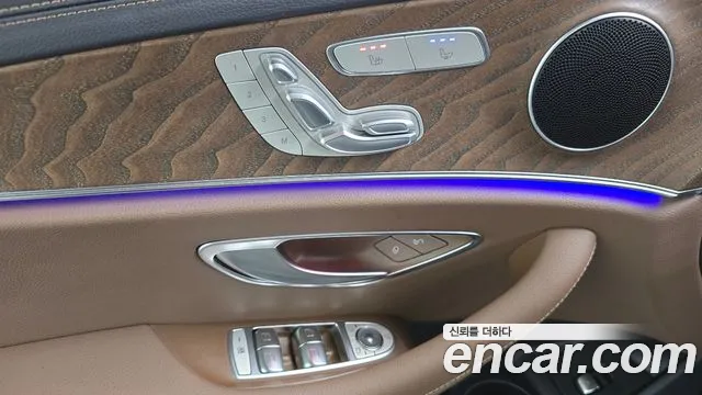 Mercedes-Benz E-Class — Фото автомобиля 27
