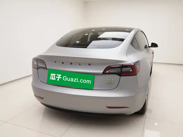 Tesla Model 3 — Фото автомобиля 5
