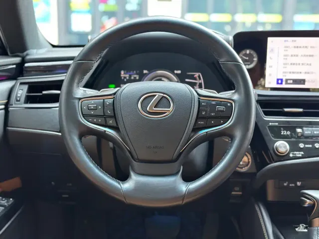 Lexus ES — Фото автомобиля 7