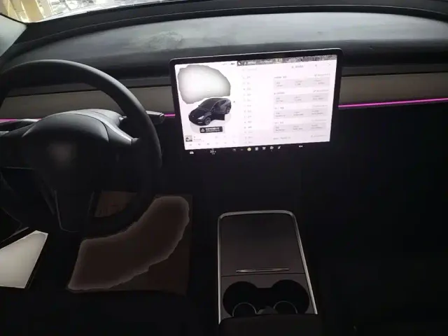 Tesla Model Y — Фото автомобиля 9