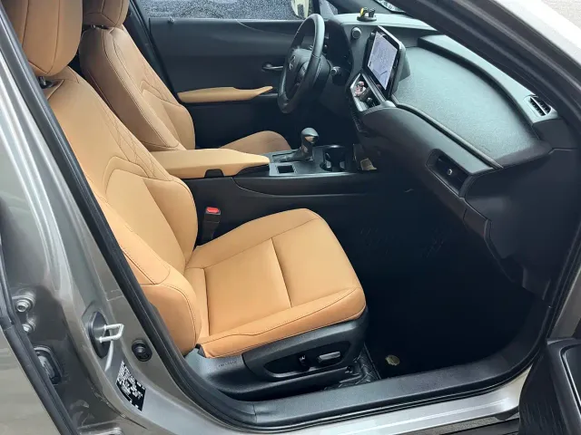 Lexus UX — Фото автомобиля 12