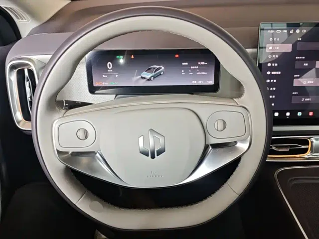 Leapmotor B01 — Фото автомобиля 10