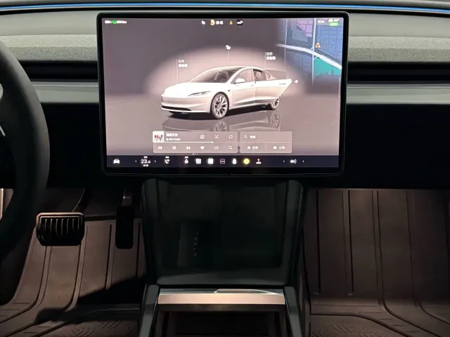 Tesla Model 3 — Фото автомобиля 9