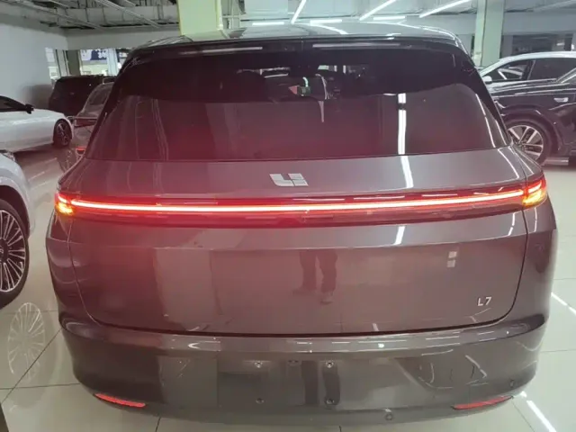 Li Auto L7 — Фото автомобиля 5