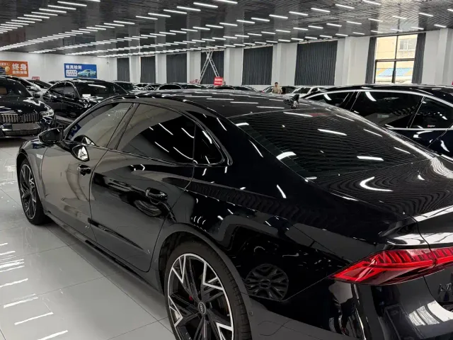 Audi A7L — Фото автомобиля 8