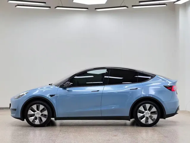 Tesla Model Y — Фото автомобиля 20
