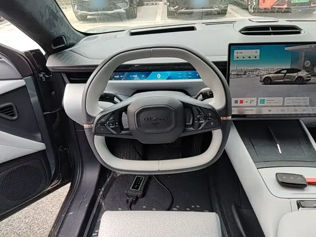 Lynk & Co Z10 — Фото автомобиля 10