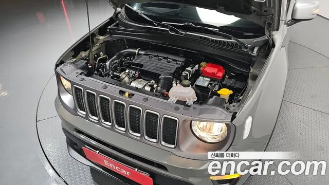Jeep Renegade — Фото автомобиля 5