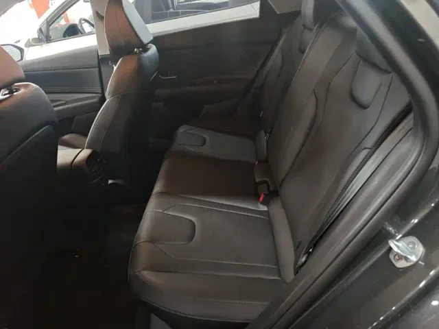 Hyundai Elantra — Фото автомобиля 16