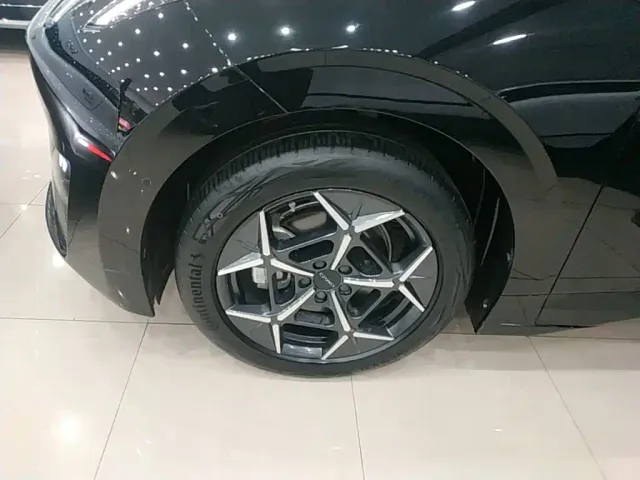 Lynk & Co Z20 — Фото автомобиля 22