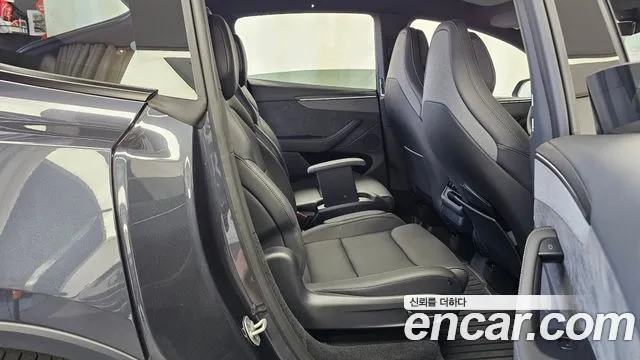 Tesla Model Y — Фото автомобиля 3