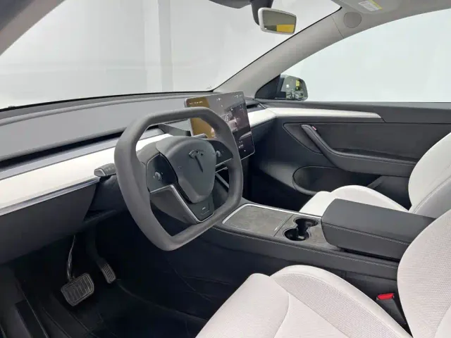 Tesla Model Y — Фото автомобиля 14