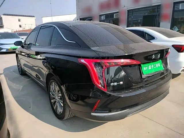 Hongqi E-QM5 — Фото автомобиля 4