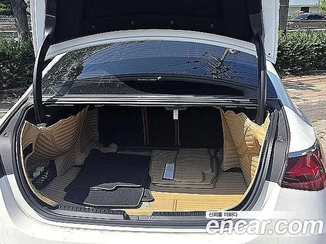 Mercedes-Benz E-Class — Фото автомобиля 5