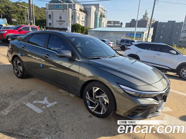 Hyundai Avante CN7 — Фото автомобиля 3
