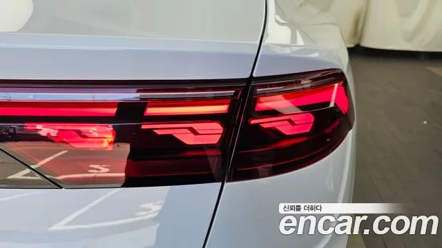Audi Q8 55 TFSI quattro Premium — Фото автомобиля 20