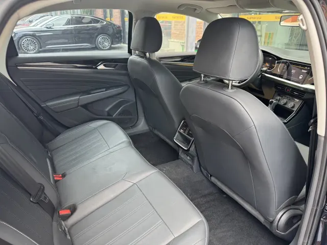 Volkswagen Passat — Фото автомобиля 18