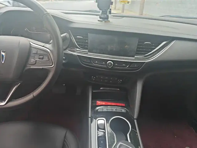 Buick Regal — Фото автомобиля 12