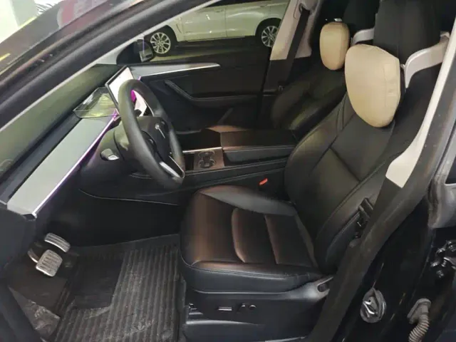 Tesla Model Y — Фото автомобиля 14