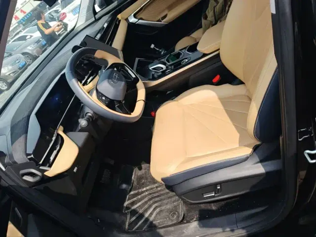 Geely Boyue L — Фото автомобиля 14