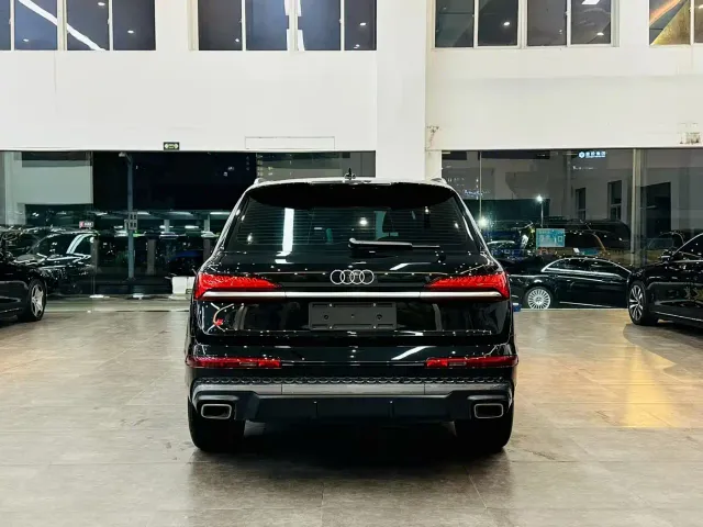 Audi Q7 — Фото автомобиля 5