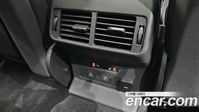 Land Rover Range Rover Velar Range Rover Velar 2.0 P250 Dynamic SE — Фото автомобиля 18