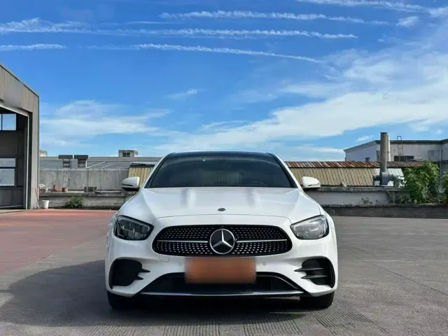 Mercedes-Benz E-Class — Фото автомобиля 2