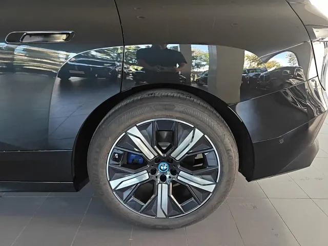 BMW iX — Фото автомобиля 5