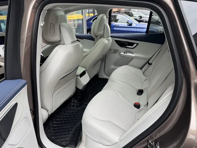 Mercedes-Benz EQE SUV — Фото автомобиля 9